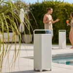 Sonoro Outdoor-Lautsprecher Vibes L, Farbe Weiß, am Pool