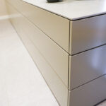 Sudbrock Wohnwad Cubo mit Paneel, Detailansicht Lowboard Seite