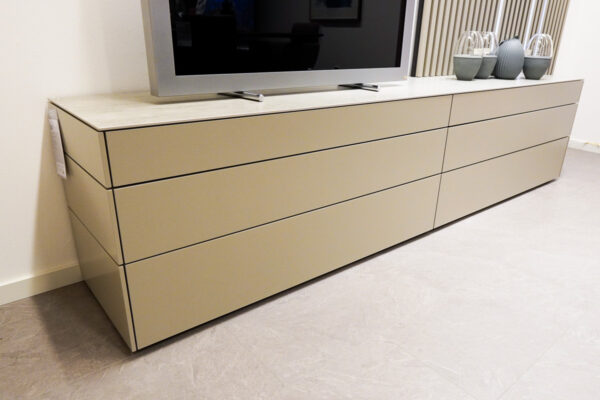 Sudbrock Wohnwad Cubo mit Paneel, Detailansicht Lowboard Sudbrock Wohnwad Cubo mit Paneel, Detailansicht Lowboard