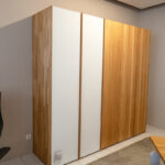 Team 7 Kleiderschrank soft, Türen Eiche und Glas weiß