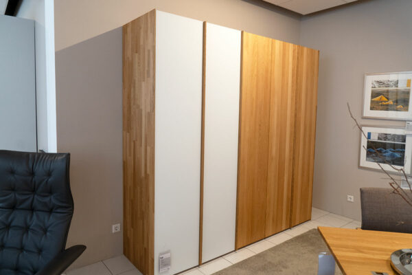 Team 7 Kleiderschrank soft, Türen Eiche und Glas weiß
