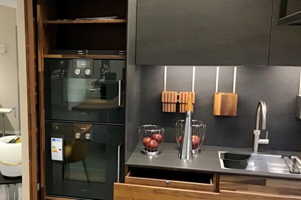 Team 7 Küche linee/Filigno Team 7 Küche linee/Filigno, Ansicht Elektrogeräte und Arbeitsplatte