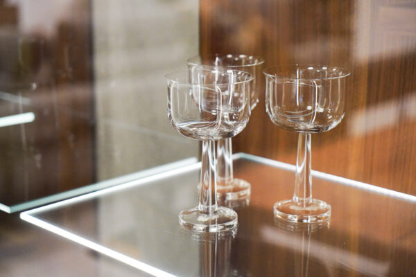Team 7 Vitrine Filigno, Glasboden Detailansicht Team 7 Vitrine Filigno, Glasboden Detailansicht