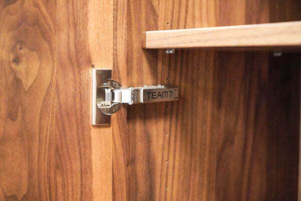 Team 7 Wohnwand Cubus, Nussbaum, Detailansicht innen Team 7 Wohnwand Cubus, Nussbaum, Detailansicht innen