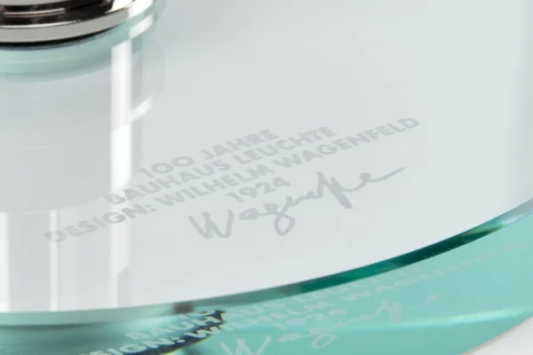 Tecnolumen Wagenfeldleuchte Tecnolumen Wagenfeldleuchte, Jubiläumsedition, Unterschirft auf Fuß