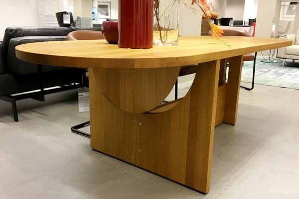 Tecta Esstisch Lot Tecta Esstisch Lot aus unserer Ausstellung