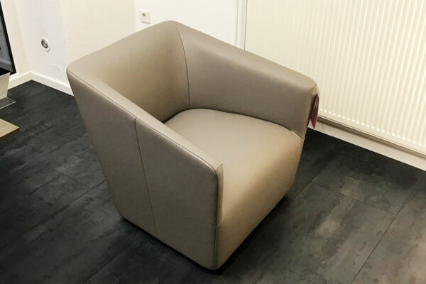 Vitra Sessel Occasional Lounge Chair, Seitenansicht, Leder granit Vitra Sessel Occasional Lounge Chair, Seitenansicht, Leder granit