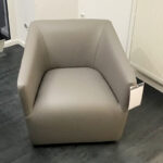 Vitra Sessel Occasional Lounge Chair, Frontansicht, Leder granit