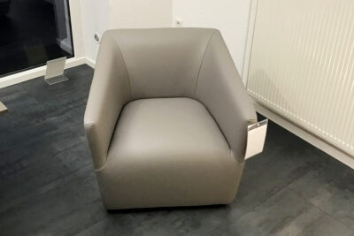 Vitra Sessel Occasional Lounge Chair, Frontansicht, Leder granit