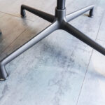 vitra Sessel und Hocker Soft Pad Chair, Detailansicht Gestell schwarz