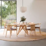 Walter Knoll Esstisch Seito, Eiche weiß pigmentiert, rund, mit Osuu Chair
