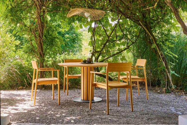 Weishäupl Essgruppe Teva auf Terrasse