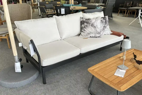 Weishäup Sofa Minu mit Couchtisch