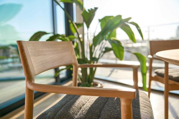 Weishäupl Sessel Teva, Detailansicht Armlehne Weishäupl Sessel Teva, Detailansicht Armlehne