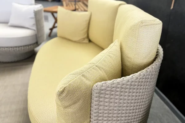 Wittmann Paradise Bird Outdoor Wittmann Paradise Bird Outdoor, Detailanischt Sofa gelber Stoff