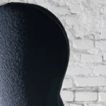 Wittmann Sessel Tuya Detailansicht, blauer Stoff