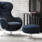 Wittmann Sessel Tuya mit Hocker, blauer Stoff