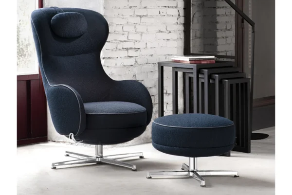 Wittmann Sessel Tuya mit Hocker, blauer Stoff