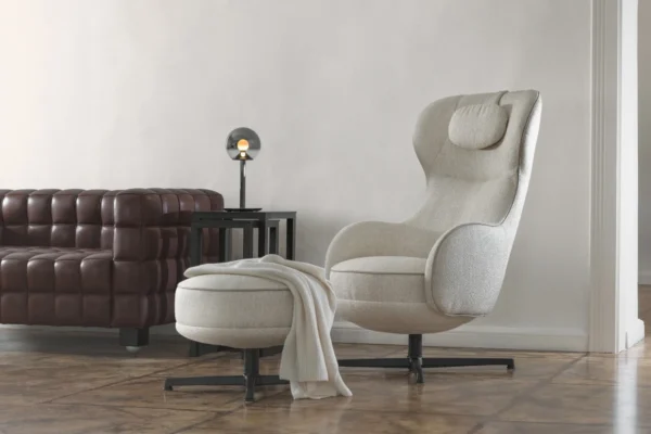 Wittmann Sessel Tuya mit Hocker, heller Stoff Wittmann Sessel Tuya mit Hocker, heller Stoff