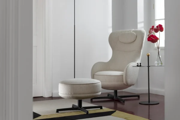 Wittmann Sessel Tuya mit Hocker Wittmann Sessel Tuya mit Hocker