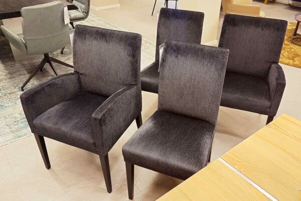 Wittmann Stuhl Berlin, Frontansicht