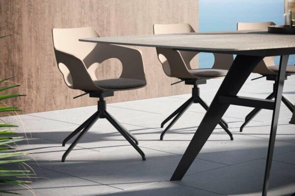 Zumsteg Tisch Yara Zumsteg Tisch Yara, mit beigem Stuhl